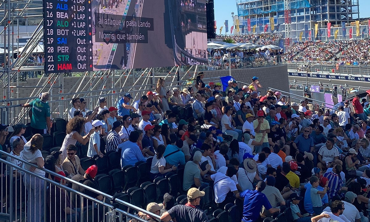 Madring-F1-circuit-LDA-references-03 Crowded MADRING grandstand overlooking the pit straight and race timing screen
